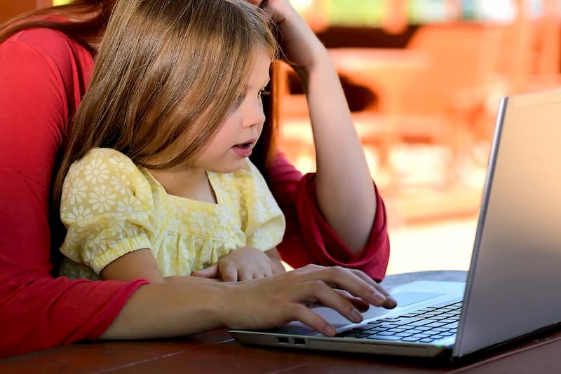 Informática para crianças: guia para ensinar e proteger os pequenos!